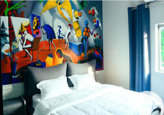 黄龙对于酒店的墙体彩绘而言更注重哪些方面？